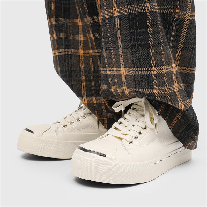 AAA 1955-yildan beri krossovkalar