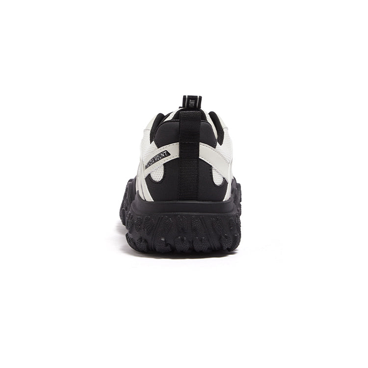 Ayollar uchun tuya krossovkalari