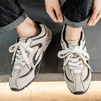 Erkaklar AAA 1955-yildan beri krossovkalar