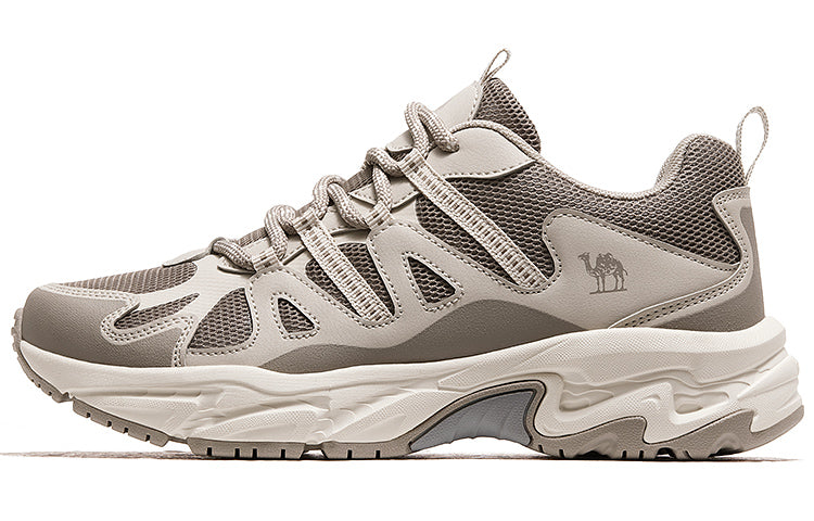 Ayollar uchun tuya krossovkalari