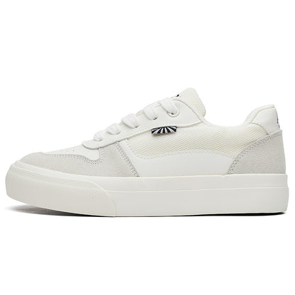 AAA 1955-yildan beri krossovkalar