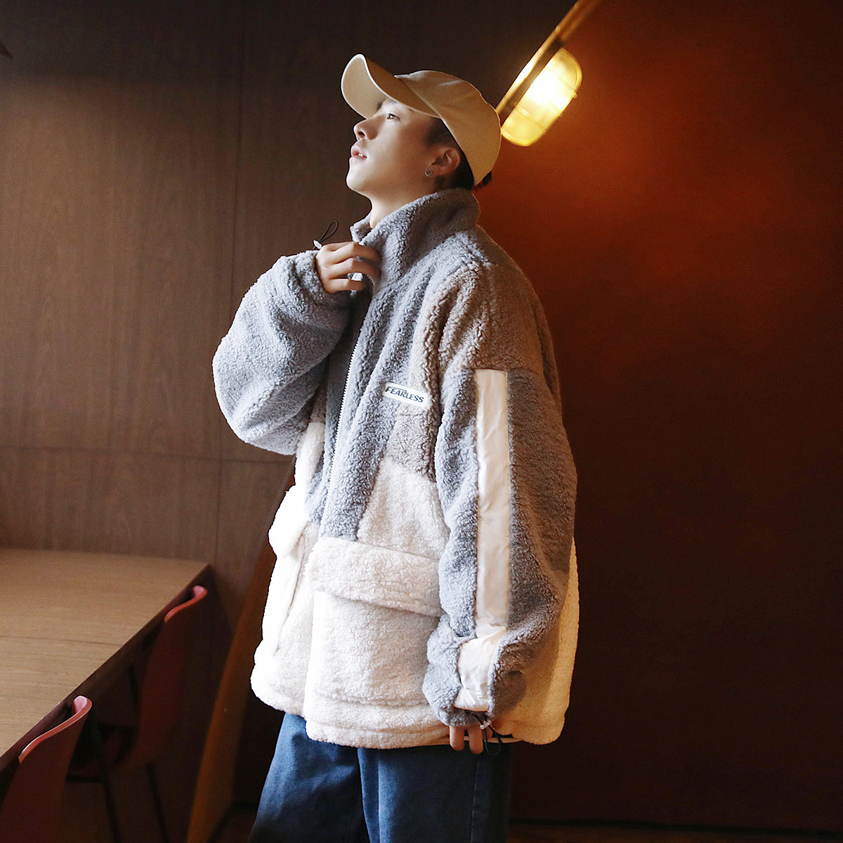 Golfkross ish kiyimi cho'ntaklari bir-biriga bog'langan to'qnashuv rangli qo'zichoq juni harflari yorlig'i qalinlashgan yoqa bo'sh paxta ko'ylagi bir xil narsali erkaklar va ayollar