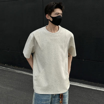 Paddy Julia bir xil rangdagi toza to'rtburchakli yelkali siluet, dekonstruksiya qilingan katta tuyg'usi yumaloq bo'yinli bo'shashgan yelkali ko'p qirrali besh chorak yengli qisqa yengli futbolka bir xil modeldagi erkaklar va ayollar