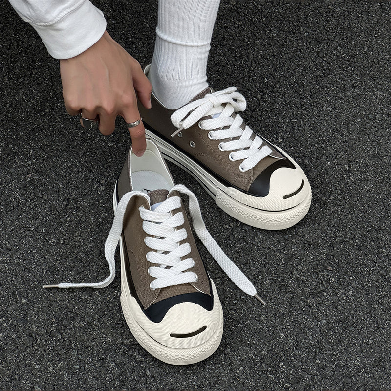 AAA 1955-yildan beri krossovkalar