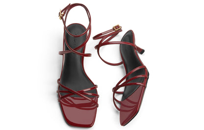 Charlz va Keyt ayollar sandallari