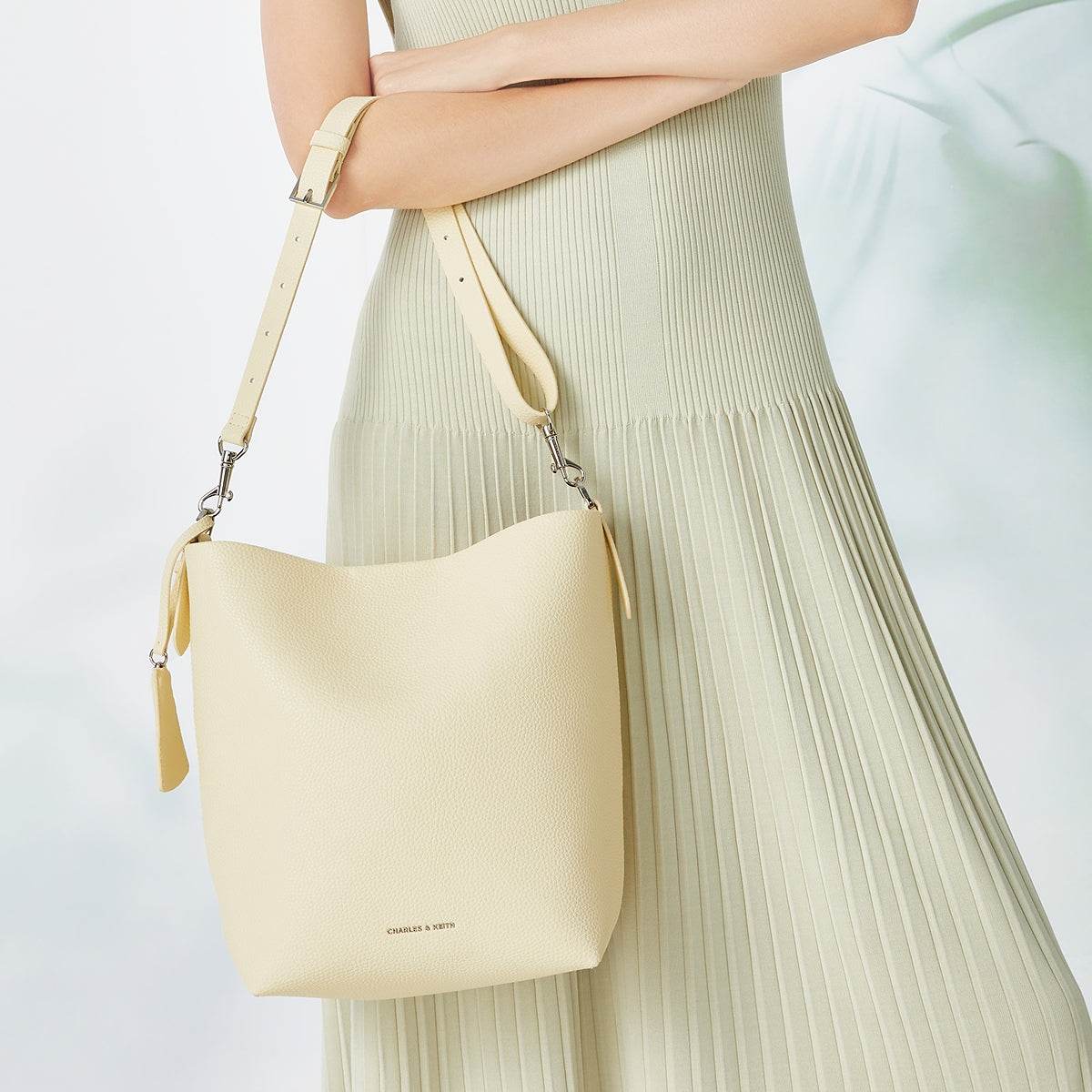 Сумка женская Charles&Keith Lychee Mother Bucket S - Boxette Shop