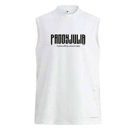 Paddy Julia harfli bosma naqshli yengsiz yelek orqali tartibsiz teshiklarni yuvib, modellari bilan erkaklar va ayollar