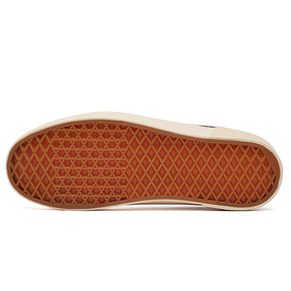 Erkaklar AAA 1955-yildan beri krossovkalar