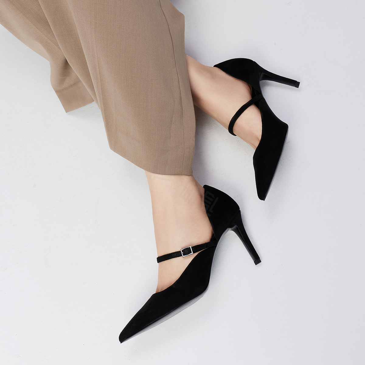 Charlz va Keyt ayollar poyabzali