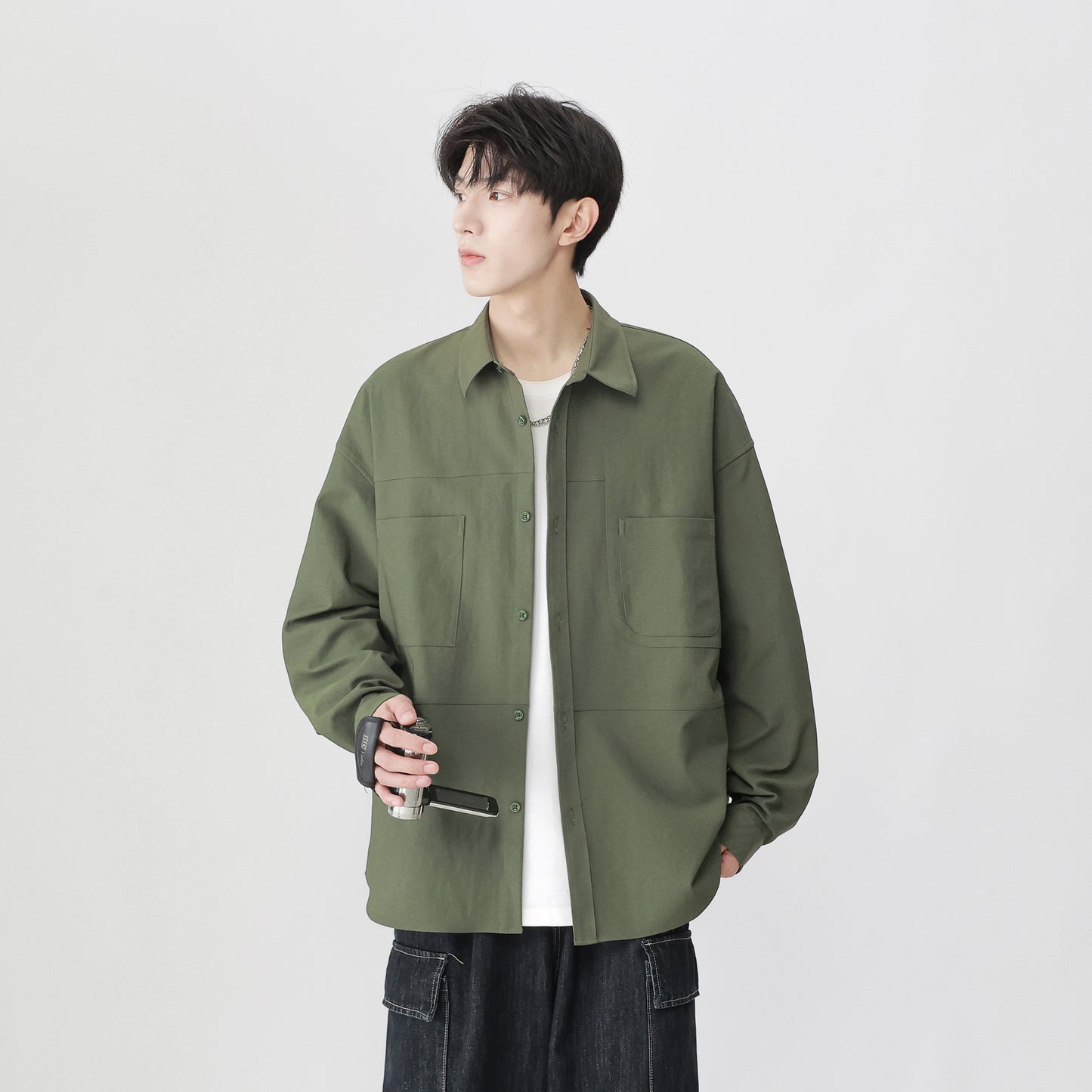 Igoi modasi ochiq ko'cha modasi bo'sh shaharbo'yi tekis rangli yuz lapelli ko'krak qafasi ikki cho'ntakli nafas oladigan ko'ylak ko'ylagi yuqori ko'chada yo'lovchi terisi qulay tasodifiy tasodifiy biznes uzun yengli ko'ylak erkaklar va ayollar bir xil