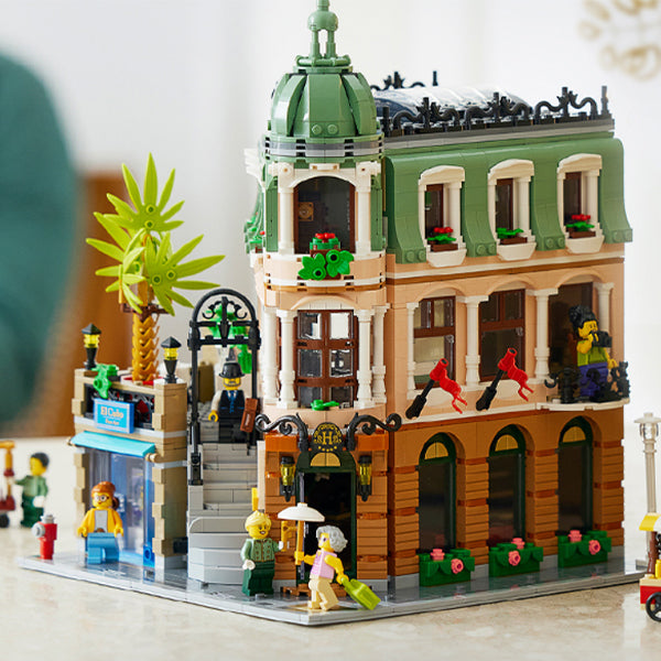 LEGO "Corner Hotel"