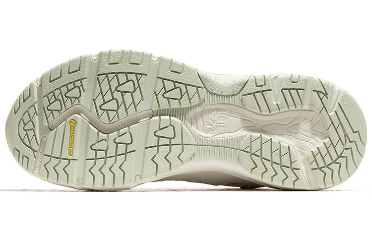 Ayollar uchun tuya krossovkalari