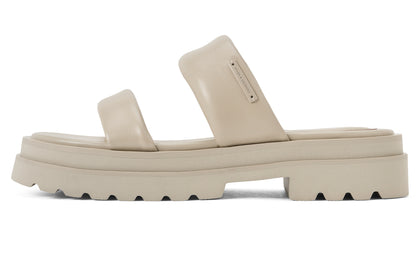 Charlz va Keyt ayollar flip-floplari