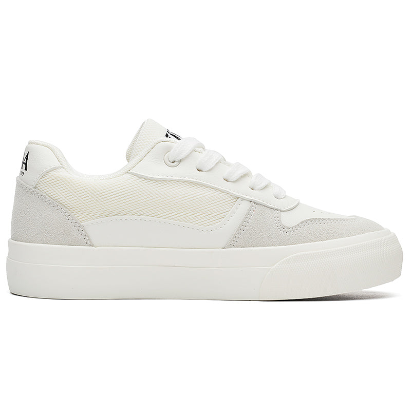 AAA 1955-yildan beri krossovkalar