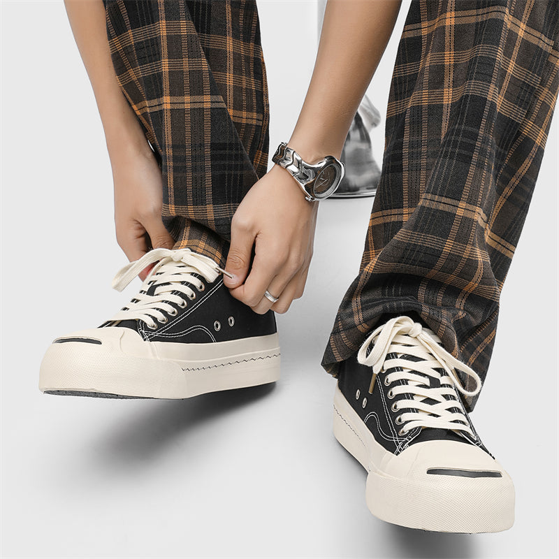 AAA 1955-yildan beri krossovkalar