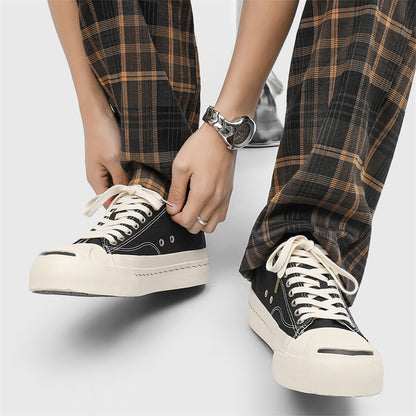 AAA 1955-yildan beri krossovkalar