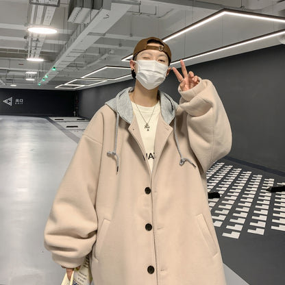 Frq Amerika retro qalpoqli bir ko'krakli o'rta uzunlikdagi Britaniya uslubidagi keng o'lchamli ko'ylagi universal brend logotipi dizayni kapalak tugmachalari pinlar nom plitasi Gonkong uslubidagi bir xil rangdagi erkaklar va ayollar