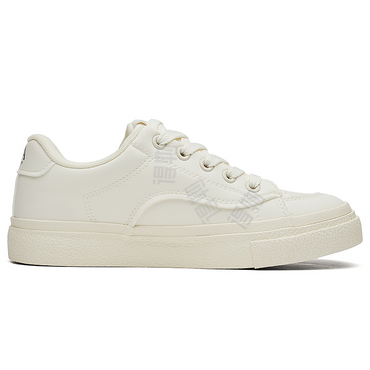 Erkaklar AAA 1955-yildan beri krossovkalar