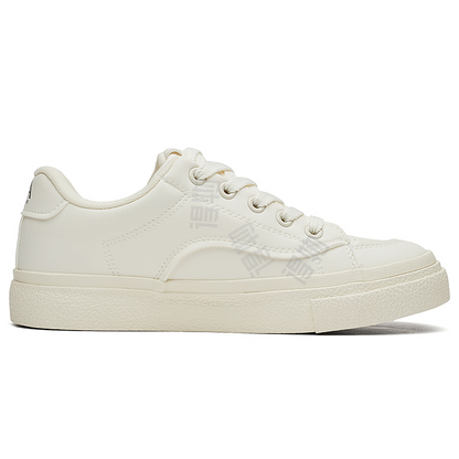 Erkaklar AAA 1955-yildan beri krossovkalar