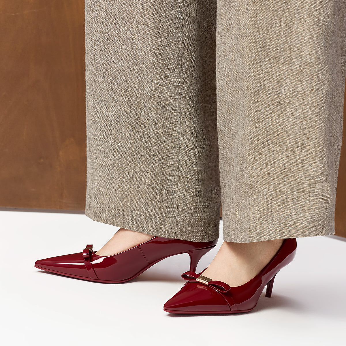 Charlz va Keyt ayollar poyabzali