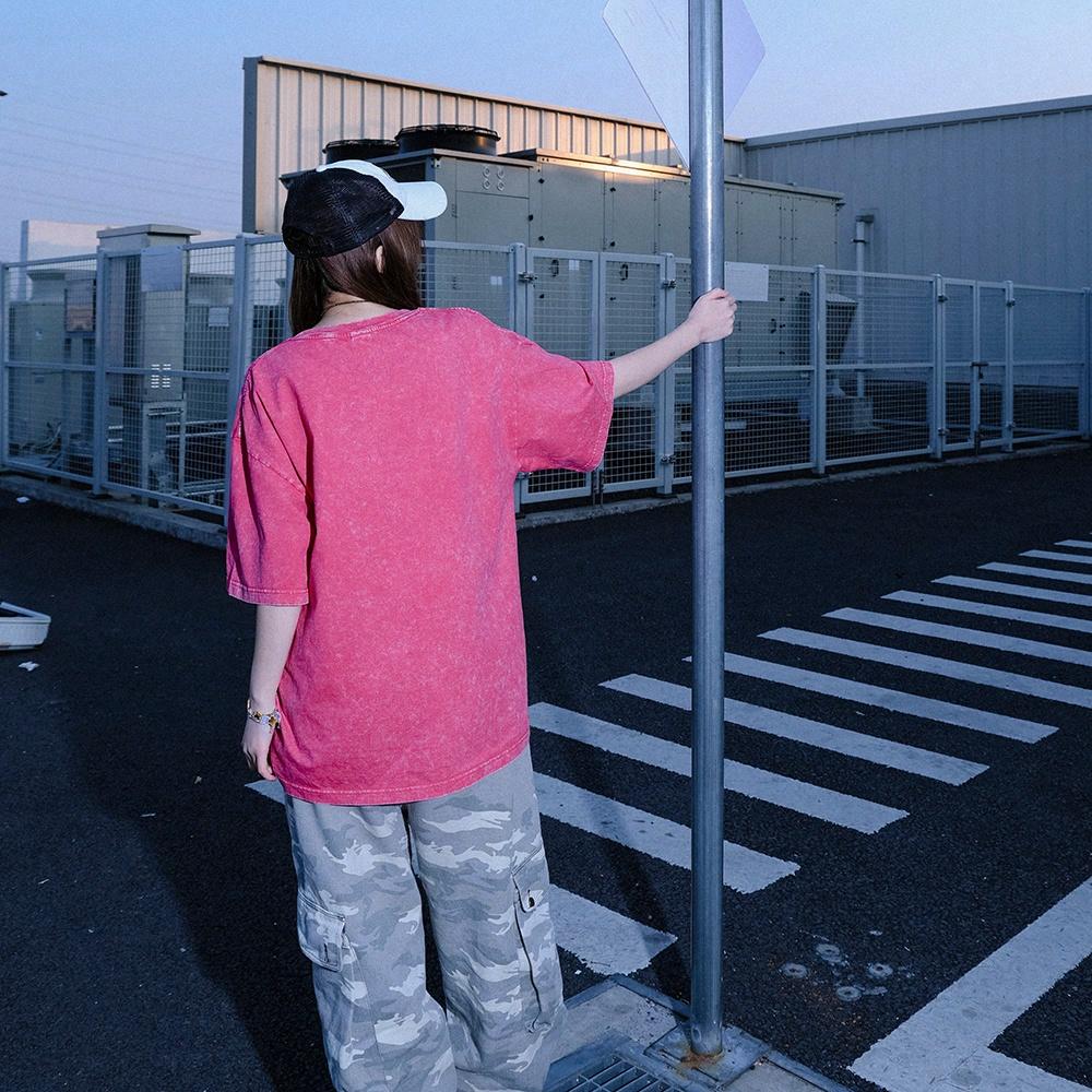 Pal ongaco qisqa yengi yuvilgan va siqilgan retro amerikacha futbolka erkaklar va ayollar uchun dazmollanadigan bokeh harflari bilan