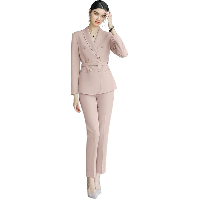 Bir ro'mol odob kommutatsiyasi yorqin katta ayol qahramoni shahar go'zalligi ish joyida martaba ish kiyimi erta bahor egasi menejeri tibbiyot o'qituvchisi uzun rasmiy kostyum shim kostyum ayollar