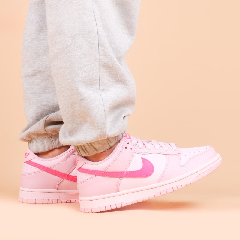 Nike Dunk "Triple Pink" ayollar krossovkalari