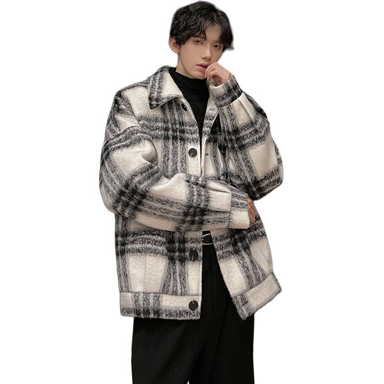 Amerika ko'cha retro kichik parfyumeriya uslubidagi bo'shashgan issiq tvid ko'ylagi, xuddi shu paragrafli erkaklar va ayollarning chiroyli paltosi.