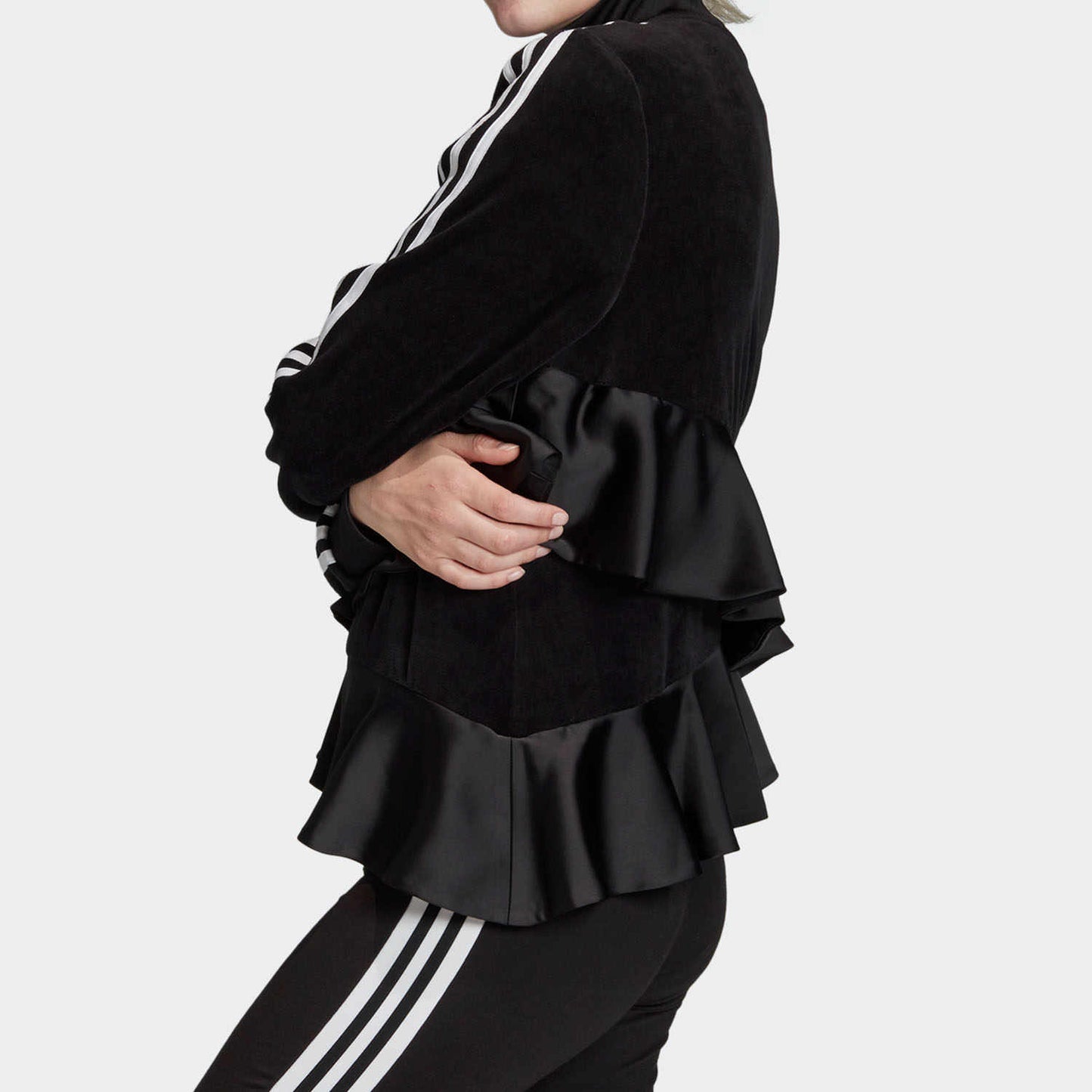 Adidas Originals Ayollar uchun qora atlas jingalak tikilgan yoqa ko'ylagi