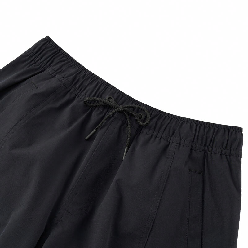 New Balance erkaklar uchun qora tekis to'rli shortilar