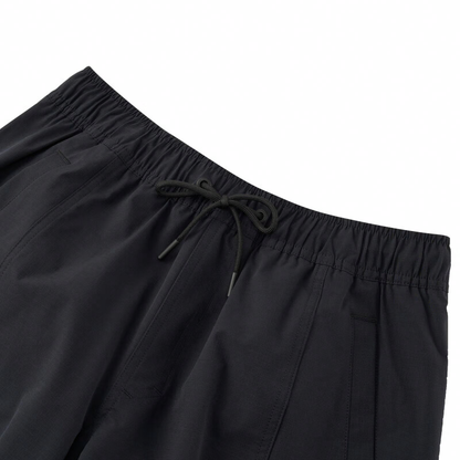 New Balance erkaklar uchun qora tekis to'rli shortilar