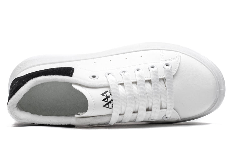 AAA 1955-yildan beri krossovkalar