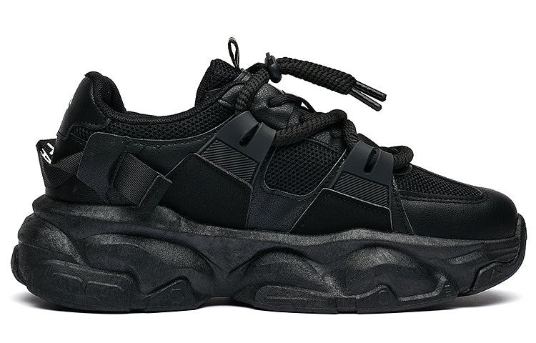 Erkaklar AAA 1955-yildan beri krossovkalar