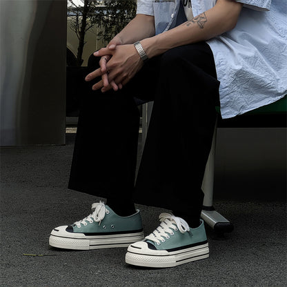 AAA 1955-yildan beri krossovkalar