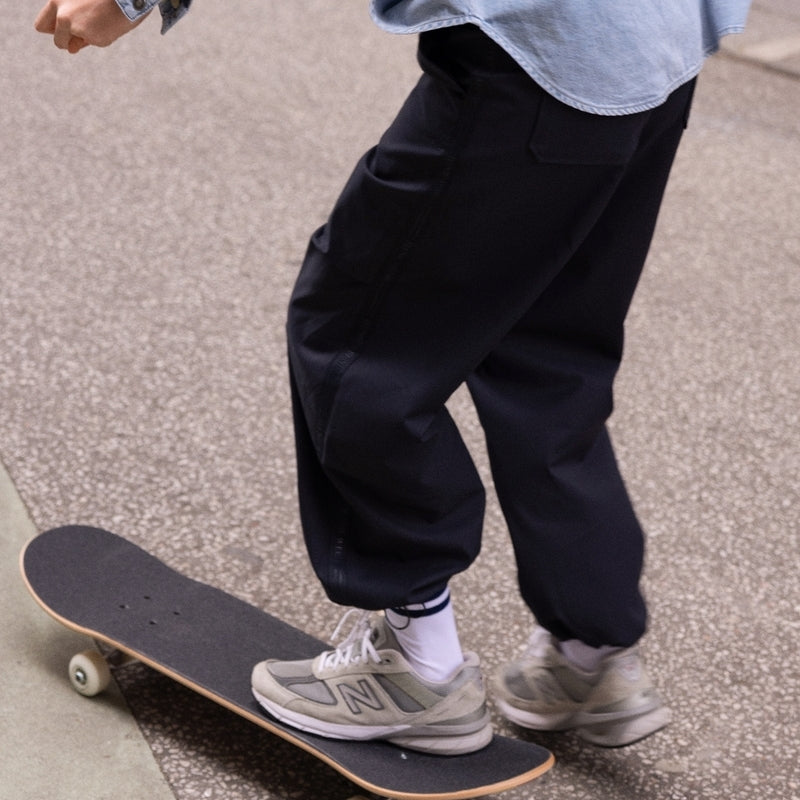 Teenie Weenie Bear, bir tekis rangli, to'g'ri oyoqli oddiy ayollar shimlari