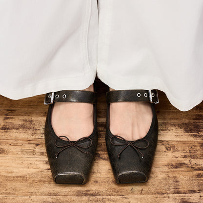 Charlz va Keyt ayollar poyabzali