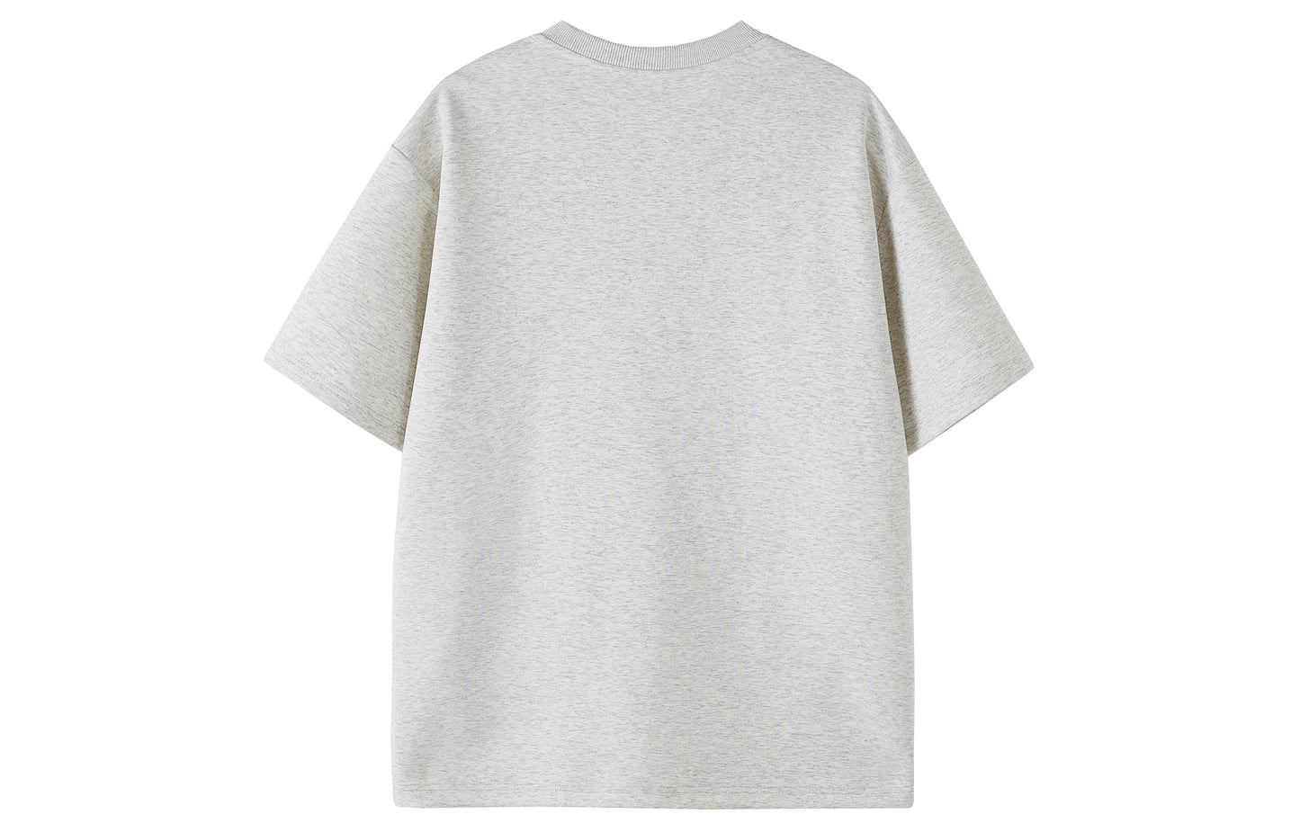 Paddy Julia bir xil rangdagi toza to'rtburchakli yelkali siluet, dekonstruksiya qilingan katta tuyg'usi yumaloq bo'yinli bo'shashgan yelkali ko'p qirrali besh chorak yengli qisqa yengli futbolka bir xil modeldagi erkaklar va ayollar