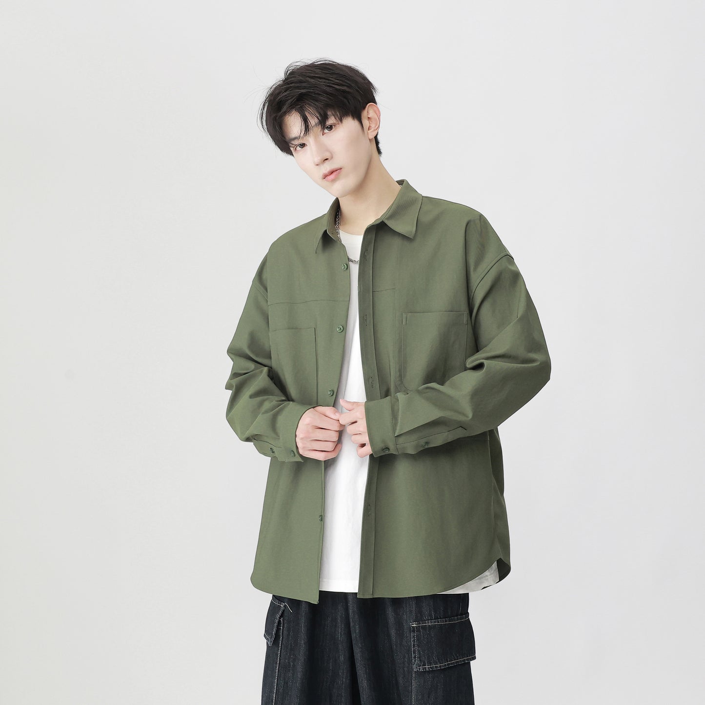 Igoi modasi ochiq ko'cha modasi bo'sh shaharbo'yi tekis rangli yuz lapelli ko'krak qafasi ikki cho'ntakli nafas oladigan ko'ylak ko'ylagi yuqori ko'chada yo'lovchi terisi qulay tasodifiy tasodifiy biznes uzun yengli ko'ylak erkaklar va ayollar bir xil