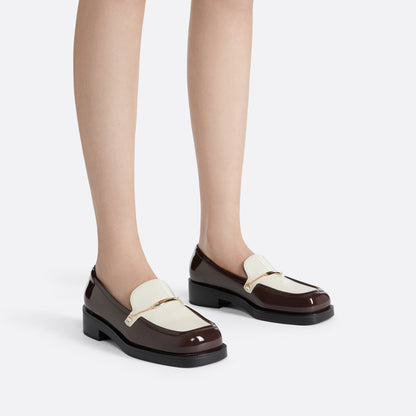 Charlz va Keyt ayollar poyabzali