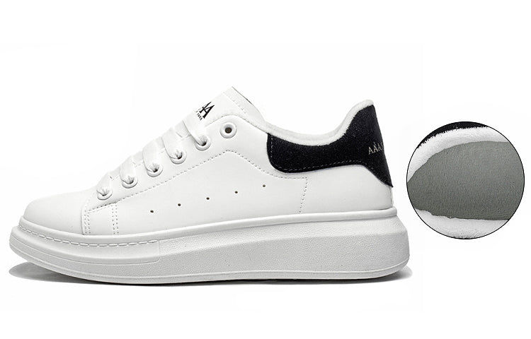 AAA 1955-yildan beri krossovkalar