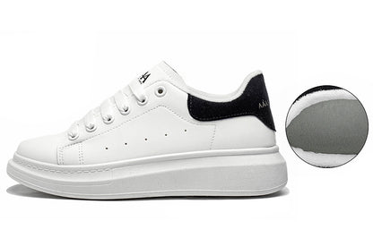 AAA 1955-yildan beri krossovkalar