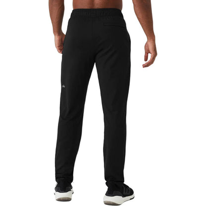 Alo Yoga Erkaklar uchun tekis rangli to'rli terni o'tkazmaydigan sport shimlari