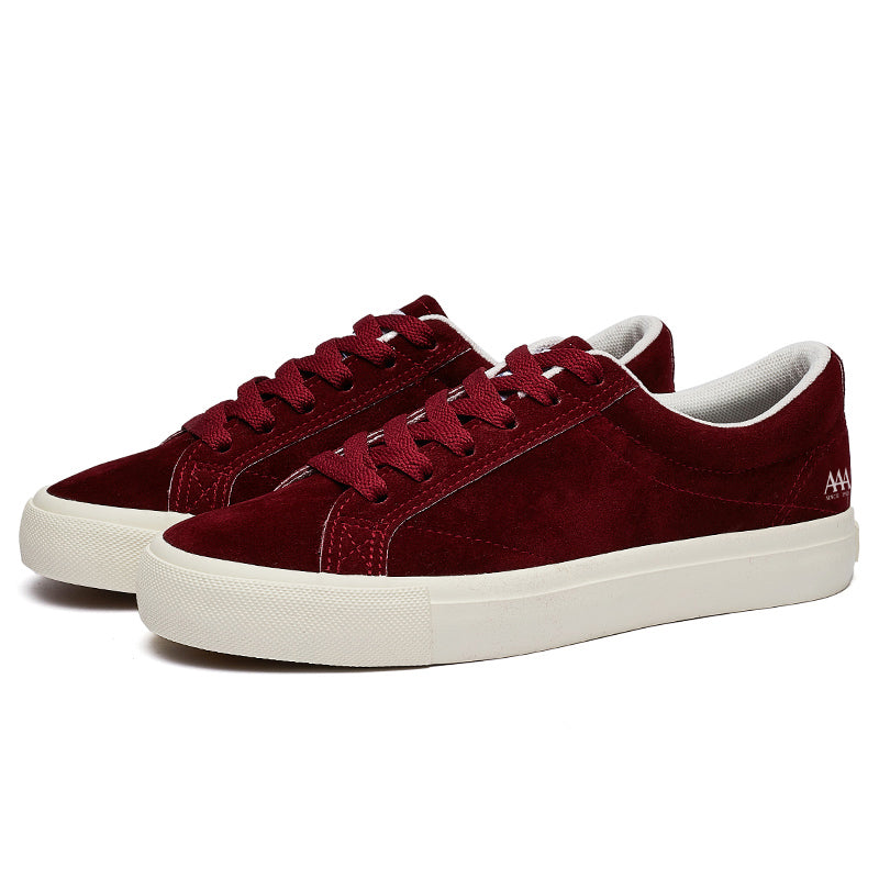 AAA 1955-yildan beri krossovkalar