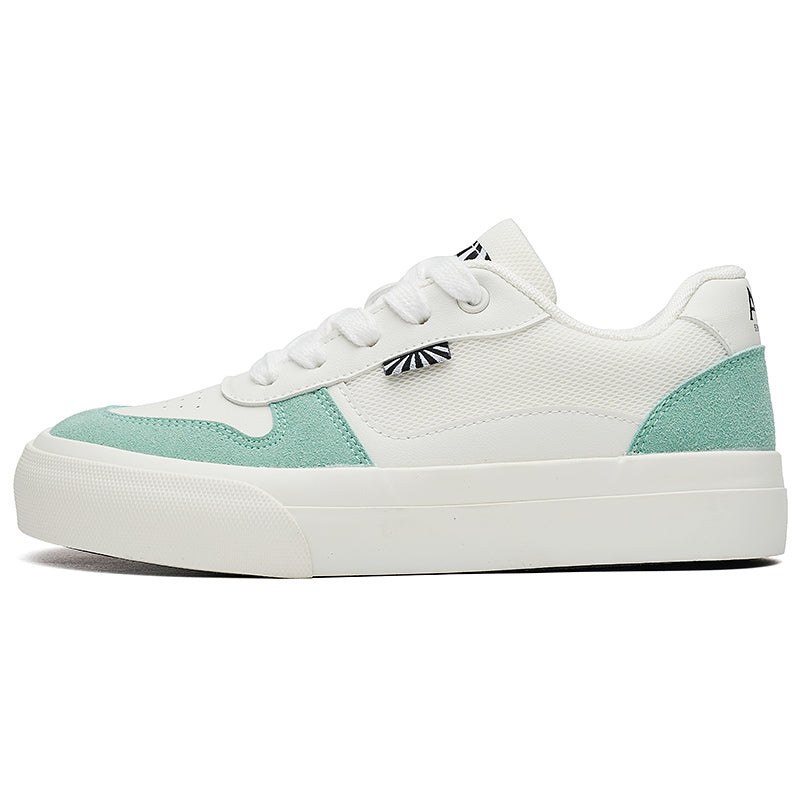 AAA 1955-yildan beri krossovkalar