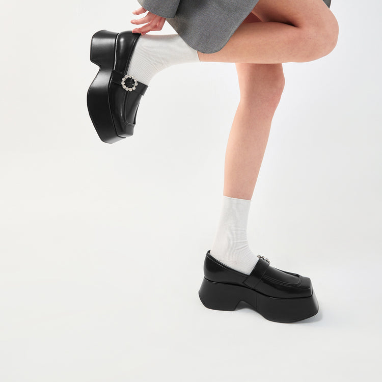 Charlz va Keyt ayollar loaferlari