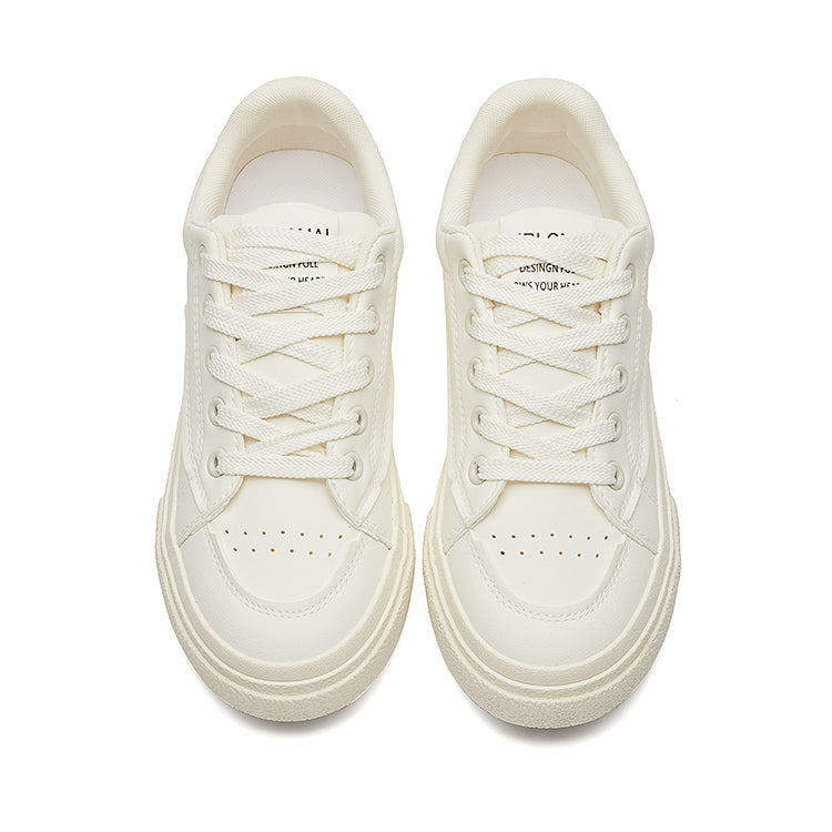 Erkaklar AAA 1955-yildan beri krossovkalar