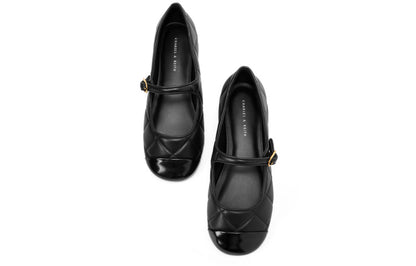 Charlz va Keyt ayollar poyabzali