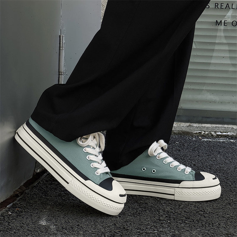 AAA 1955-yildan beri krossovkalar