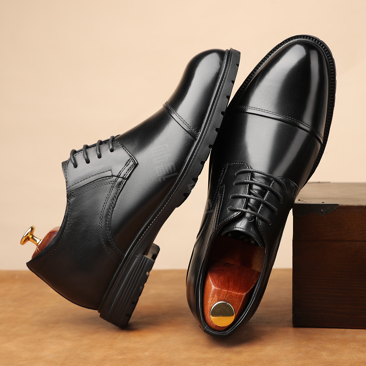 Erkaklar uchun Playboy poyabzallari