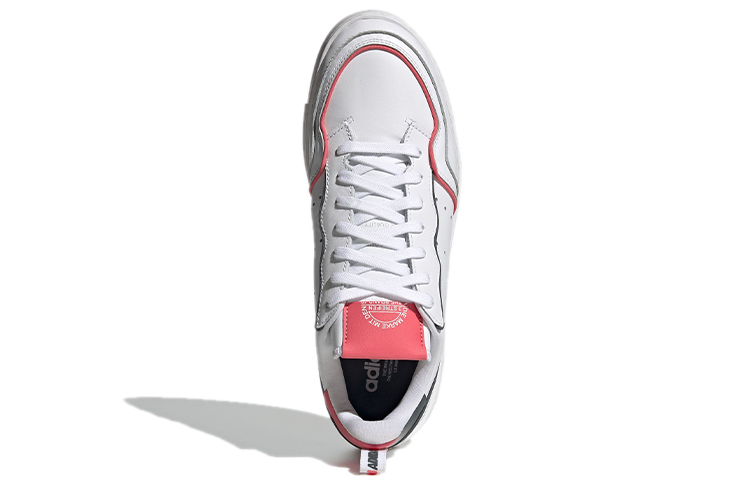 Ayollar krossovkalari va Adidas Super Court -